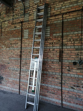 Алюминиевая лестница трехсекционная 3х17 складная 1228 см