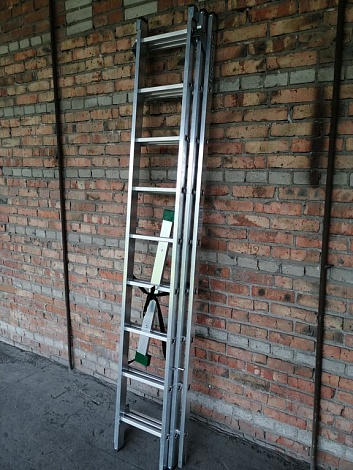 Алюминиевая лестница трехсекционная 3x9 «Стандарт» складная 596 см