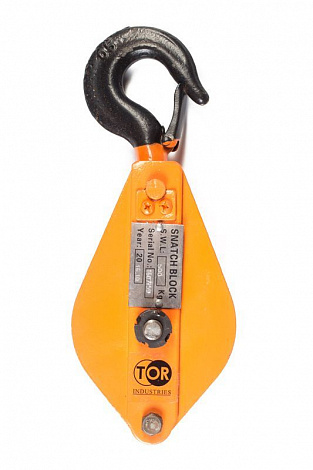 Блок монтажный однорольный с  крюком TOR 0,5 т с откидной щекой